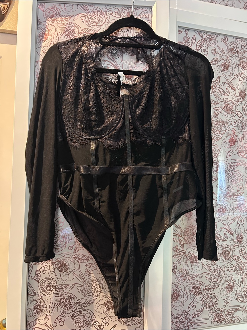 SHEIN Curve Black Lace Long-Sleeve Bodysuit